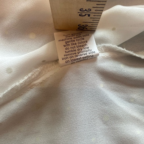 Coral Bay White Blouse with Gold polkadot blouse 🆕 - Picture 4 of 11